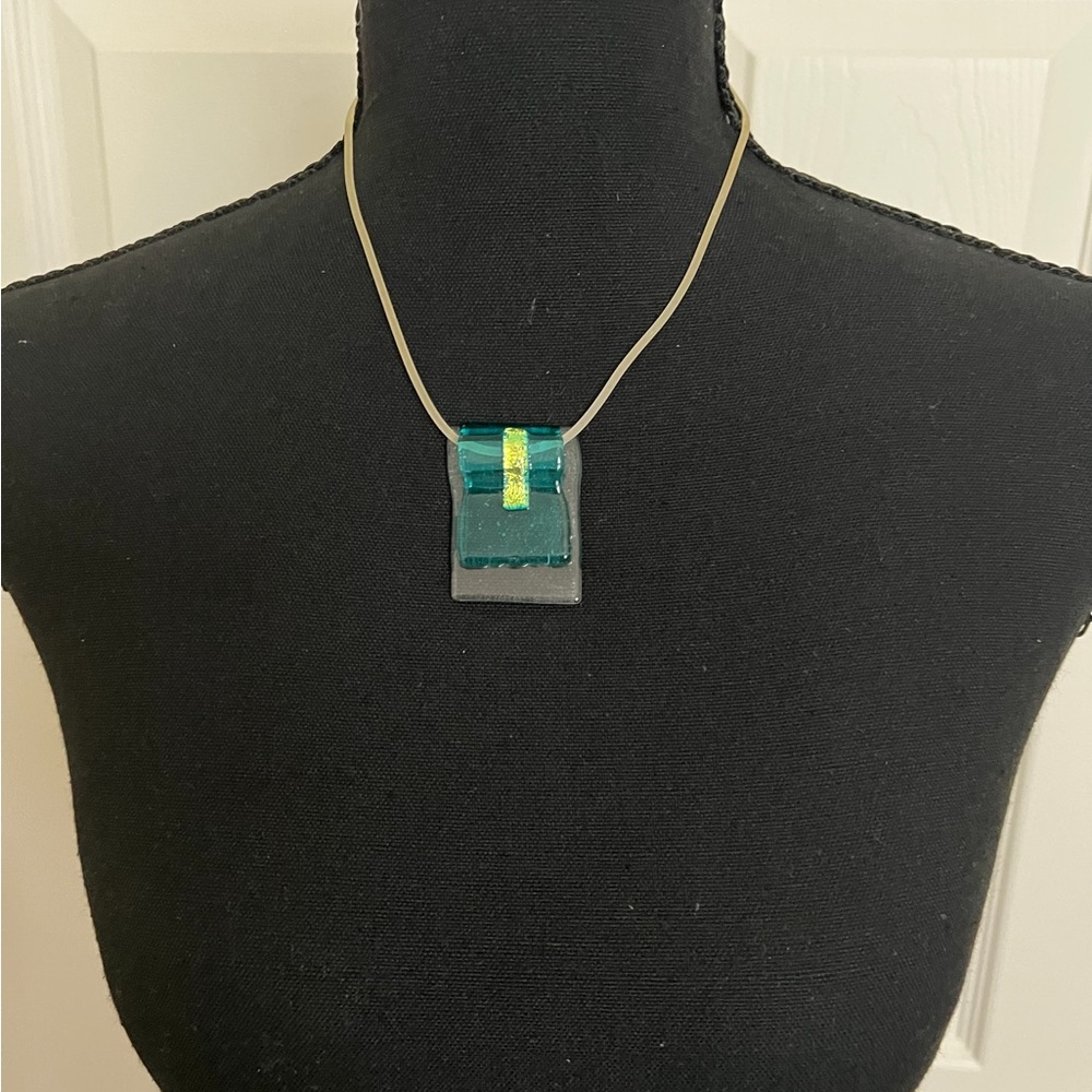 Elegant Green and Yellow Pendant Necklace